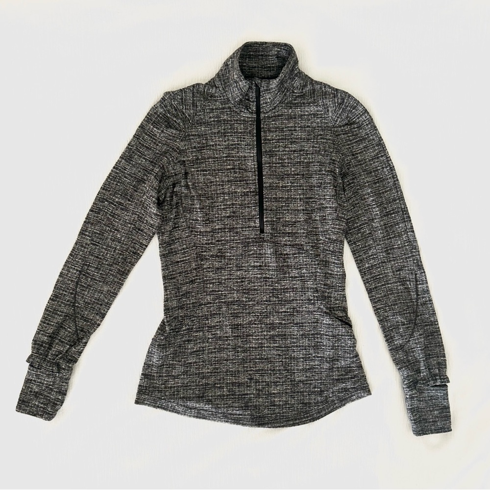 Women Lululemon Half zip pull over, black and white pattern size 4